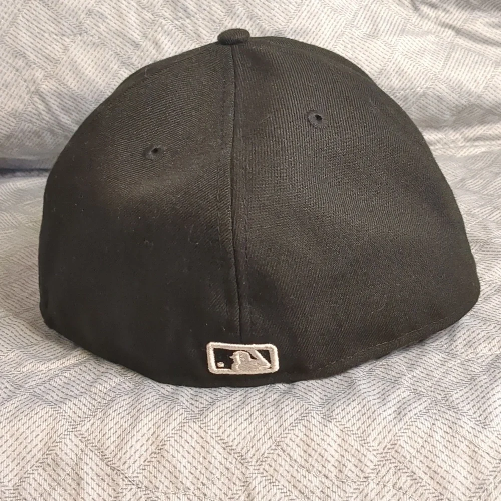 New Era Black Cap with White Embroidered Logo - Picture 6 of 16